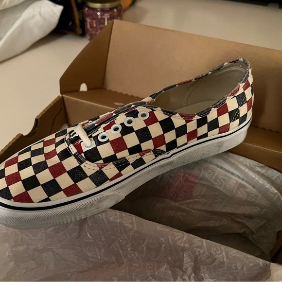 Vans - Picture 2 of 3